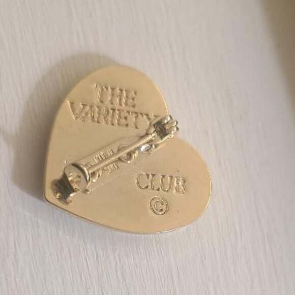 The Variety Club Heart Vintage Child Handprint Lapel Pin Brooch - Gold Children - Picture 3 of 4
